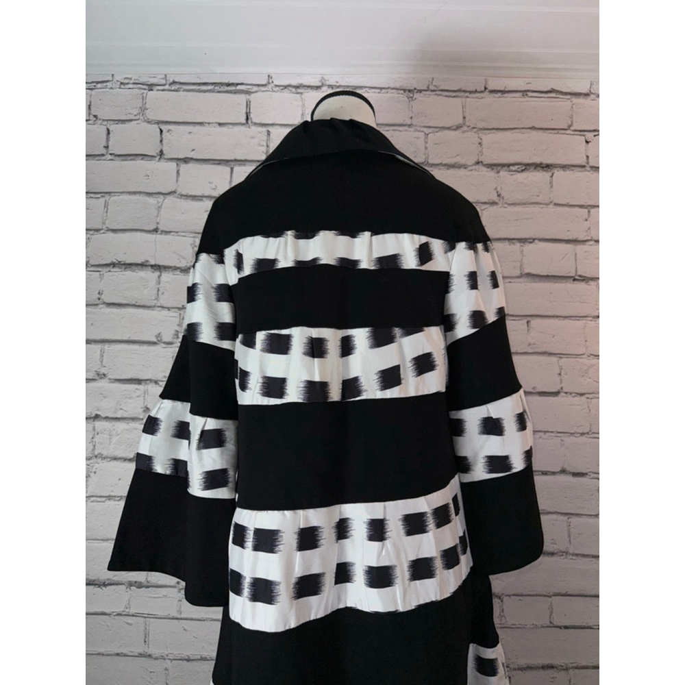Diane von Furstenberg Black & White Striped Coat Silk Abstract size 6 OVERSIZED - Picture 11 of 12